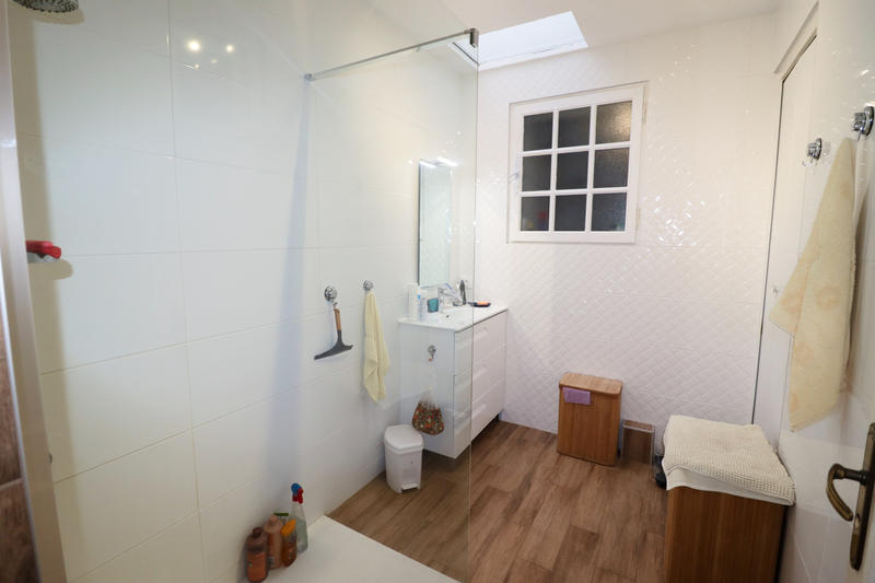 Maison - 220 m² - 12 pièces