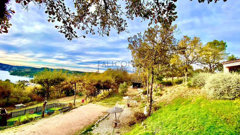 Villa - 250 m² - 6 pièces