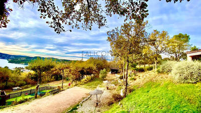 Villa - 250 m² - 6 pièces