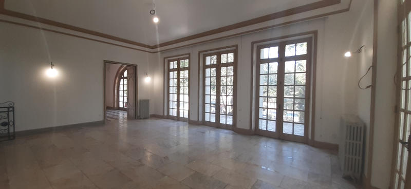 Propriété - 565 m² - 23 pièces