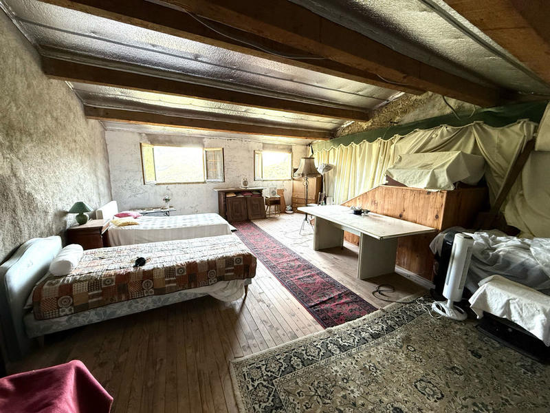 Maison - 234 m² - 4 pièces