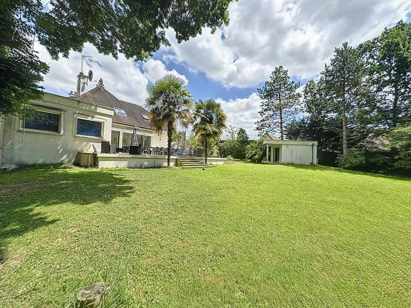 Maison - 215 m² - 8 pièces