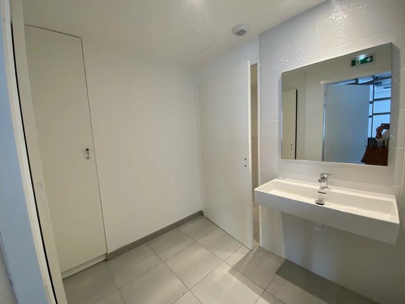 Bureau - 143 m² - 1 pièce