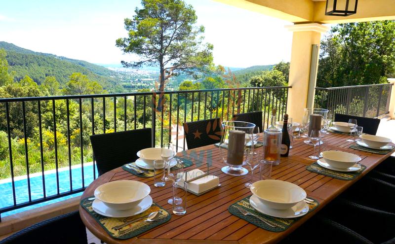 Maison - 210 m² - 6 pièces