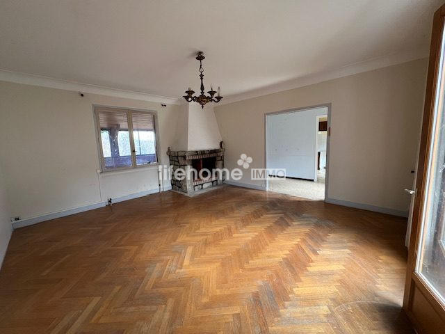 Maison - 231 m² - 9 pièces