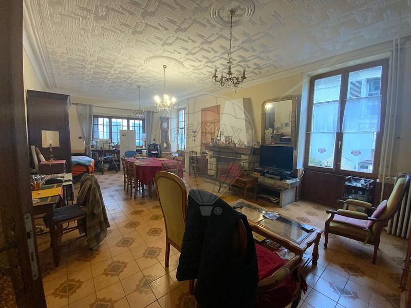 Maison - 200 m² - 8 pièces