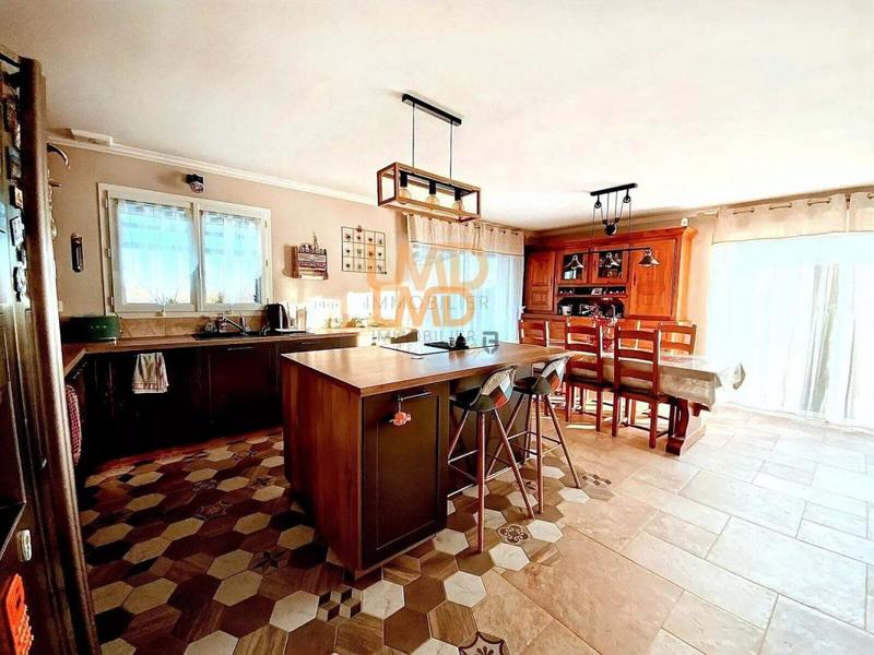 Maison - 247 m² - 5 pièces