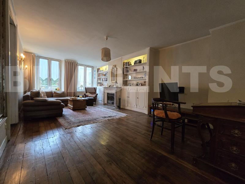 Maison - 260 m² - 10 pièces