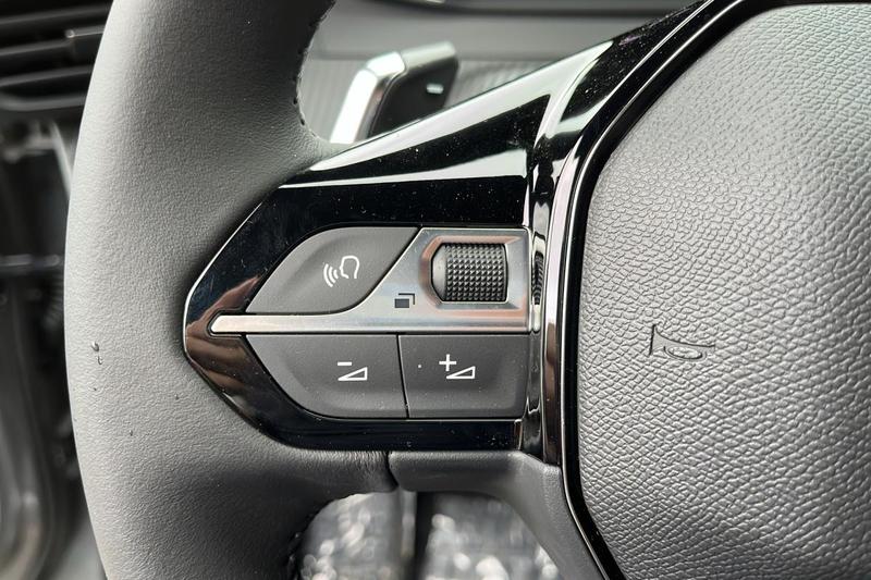 Peugeot 2008 New 130 Eat8 Allure Grip