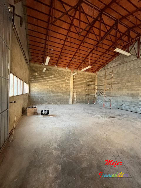 Local d'activités - 96 m²