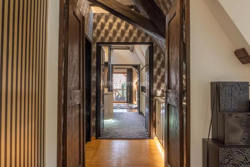 Maison - 650 m² - 11 pièces