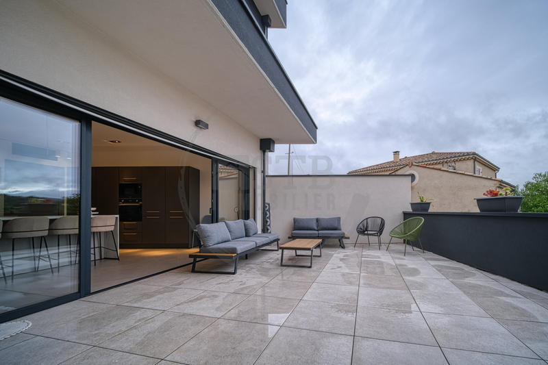 Propriété - 284 m² - 6 pièces