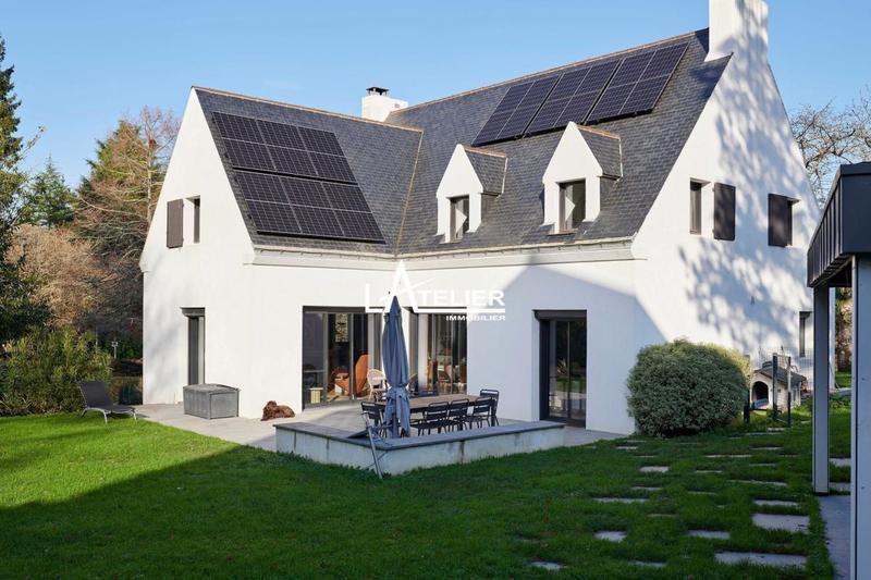 Maison - 210 m² - 10 pièces