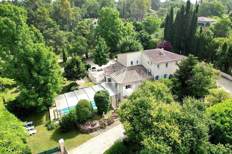 Villa - 199 m² - 10 pièces