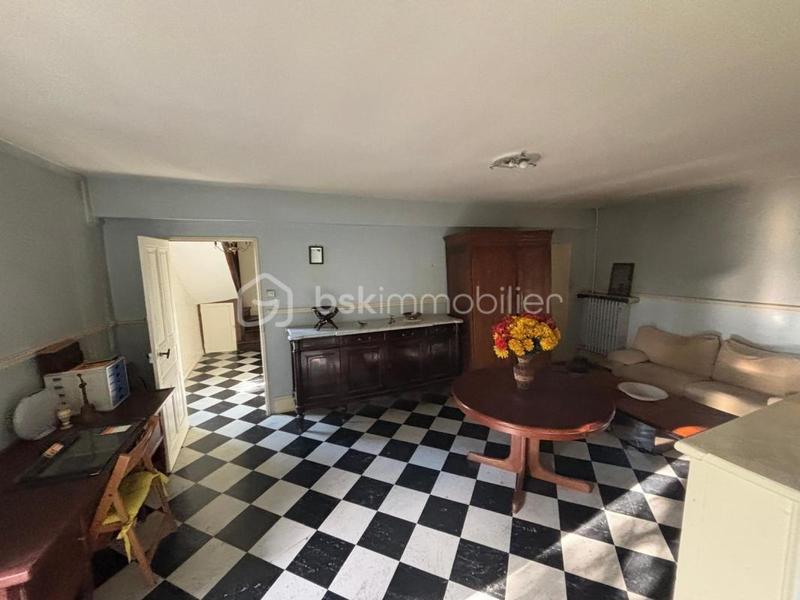 Demeure - 234 m² - 8 pièces