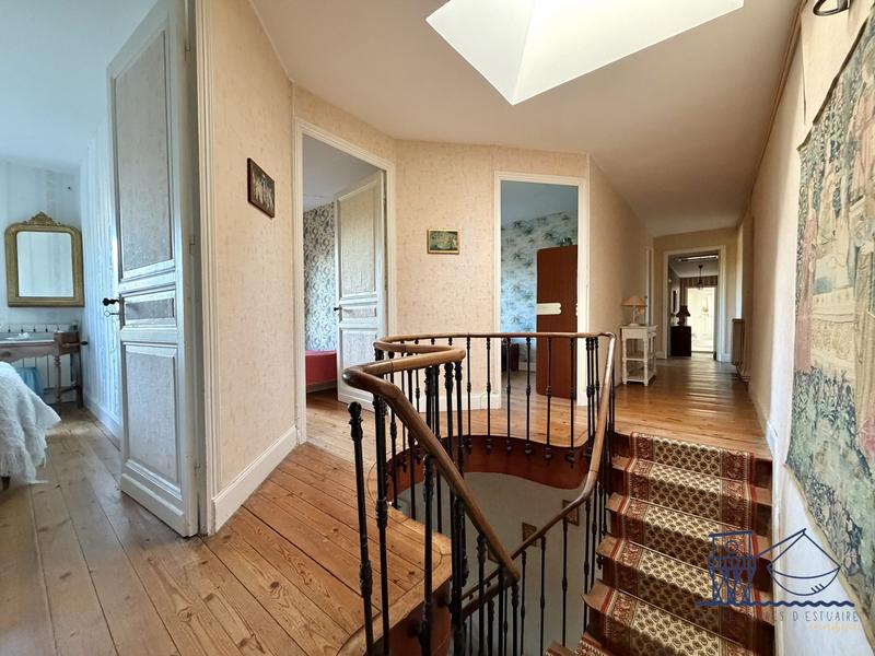 Maison ancienne - 319 m² - 10 pièces