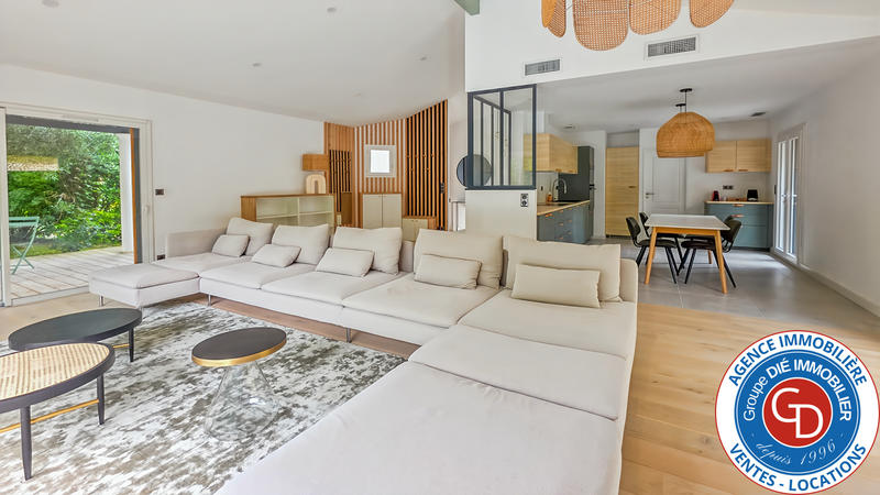 Maison - 200 m² - 6 pièces