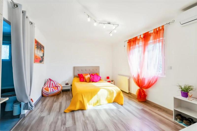 Maison - 300 m² - 8 pièces