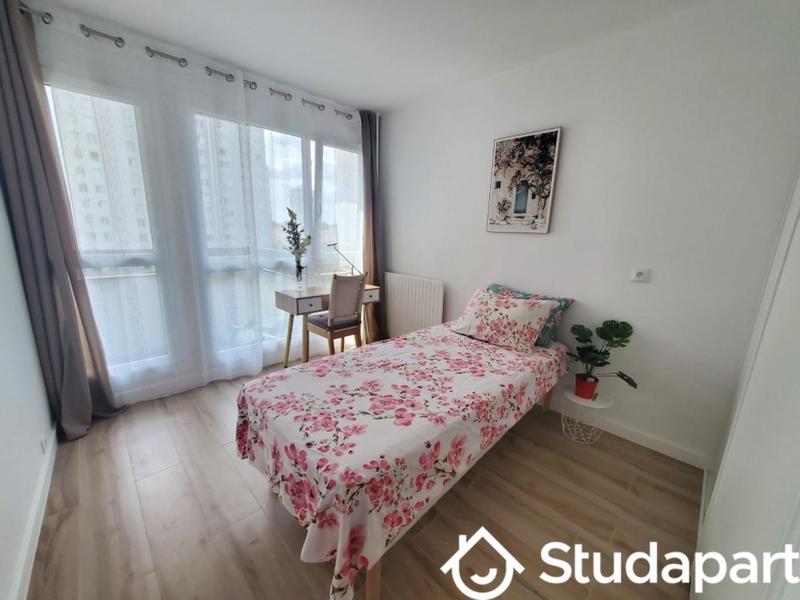 Chambre - 11 m² - 1 pièce