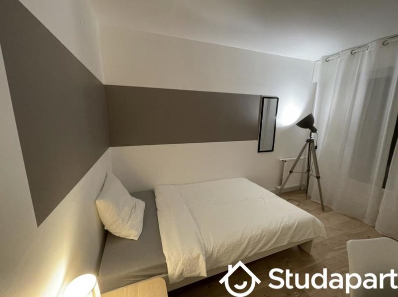 Chambre - 11 m² - 1 pièce