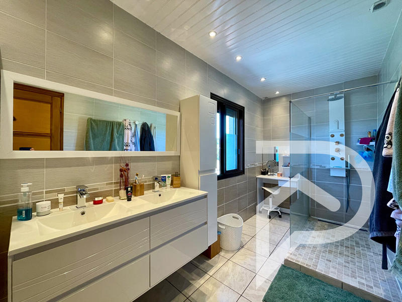 Maison - 162 m² - 7 pièces