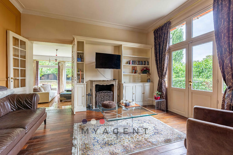 Maison - 300 m² - 15 pièces