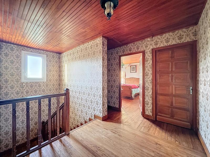 Corps de ferme - 200 m² - 8 pièces