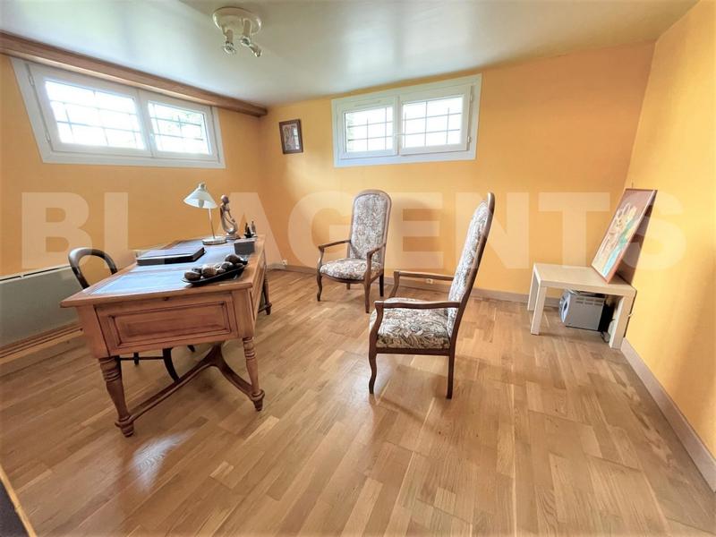 Maison - 240 m² - 12 pièces