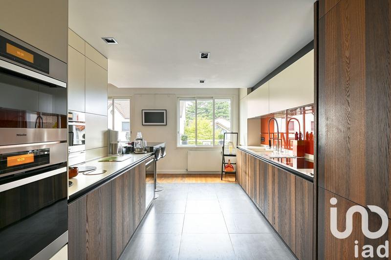 Maison - 218 m² - 9 pièces