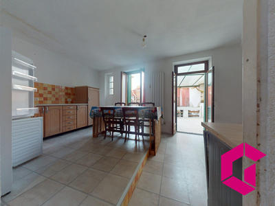 Maison - 137 m² - 9 pièces