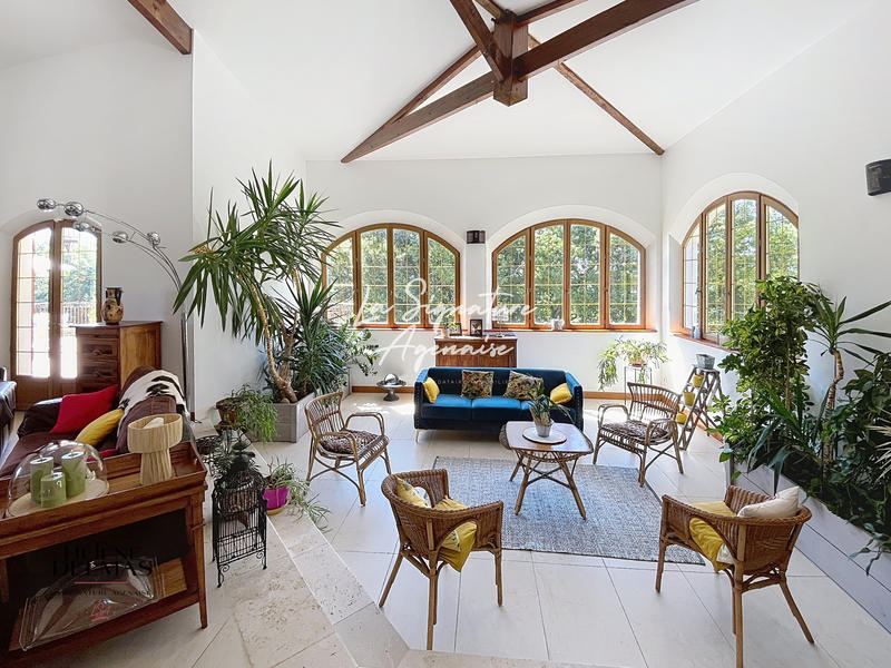 Maison - 520 m² - 8 pièces