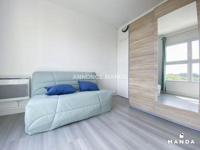 Chambre - 10 m² - 7 pièces