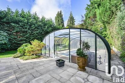 Maison - 250 m² - 10 pièces