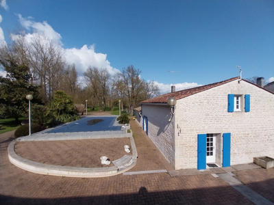 Maison - 284 m² - 7 pièces
