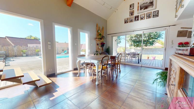 Maison - 234 m² - 10 pièces