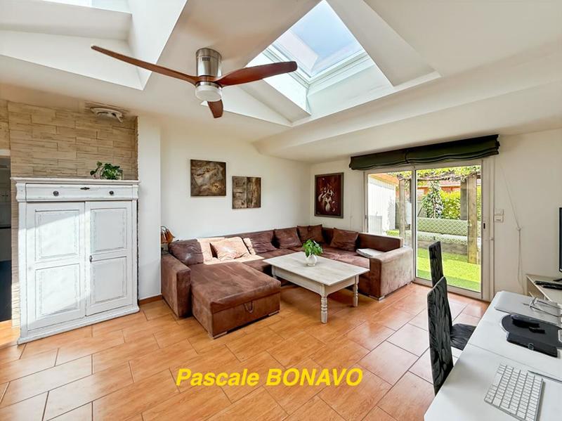 Maison - 248 m² - 9 pièces