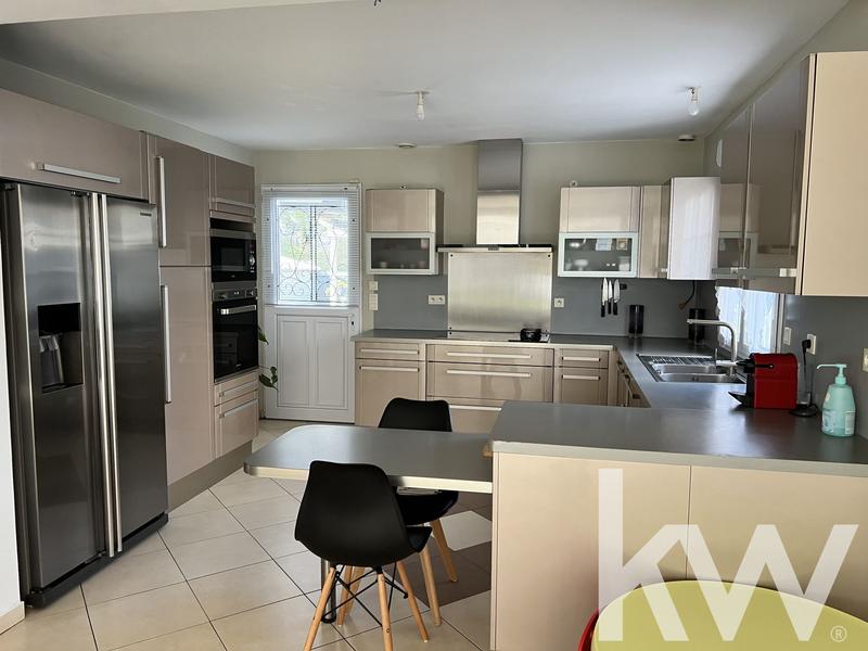 Maison - 174 m² - 8 pièces