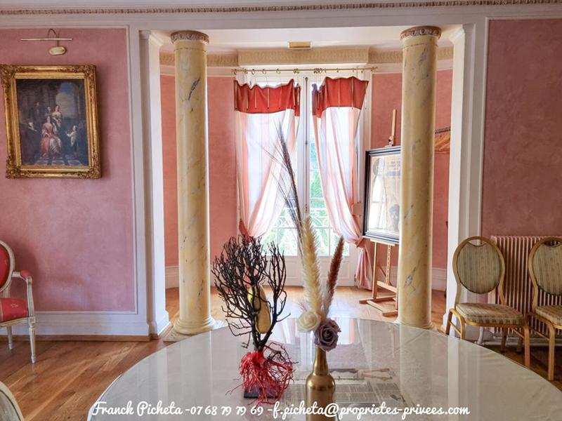 Demeure - 1 000 m² - 17 pièces