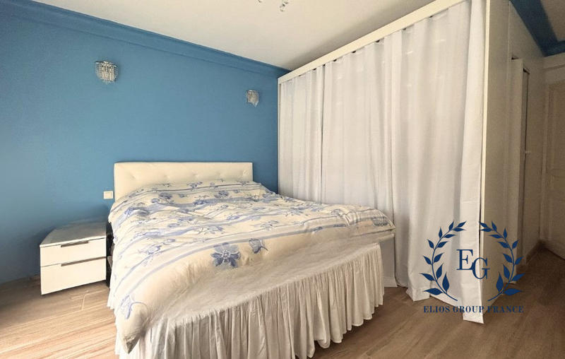 Maison traditionnelle - 272 m² - 10 pièces