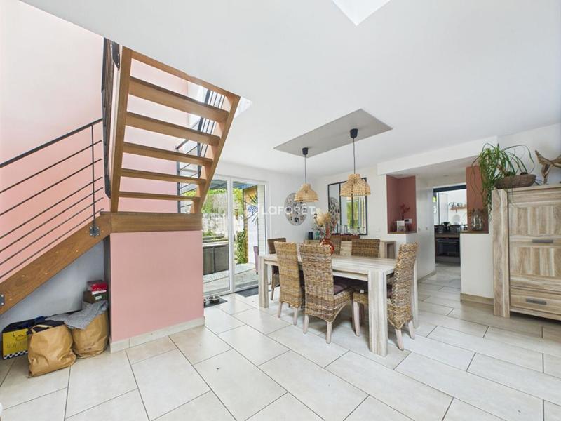 Maison - 342 m² - 12 pièces