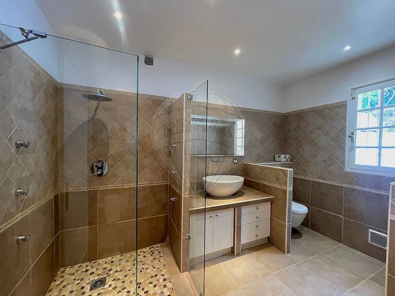 Propriété - 385 m² - 8 pièces