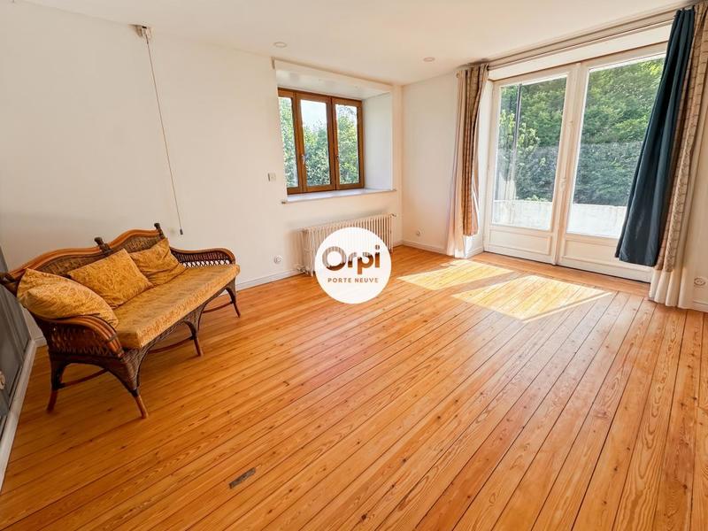 Maison - 259 m² - 7 pièces