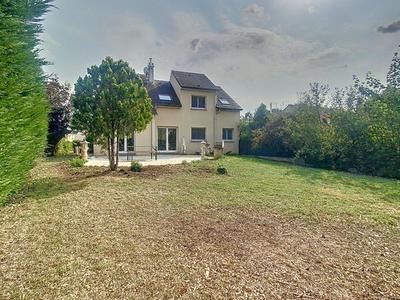 Maison - 180 m² - 7 pièces