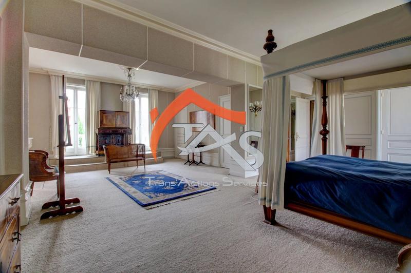 Maison - 374 m² - 10 pièces