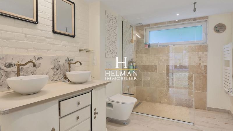 Maison - 195 m² - 7 pièces