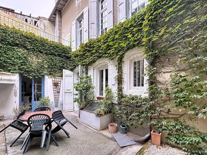 Maison - 265 m² - 10 pièces