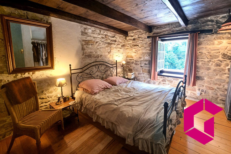 Maison - 283 m² - 15 pièces