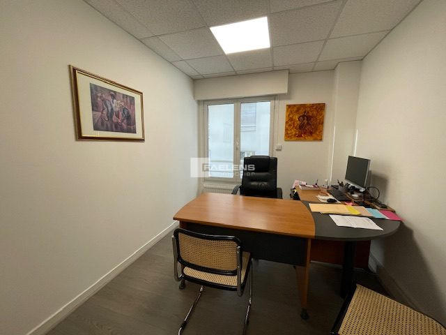 Bureau - 94 m² - 4 pièces