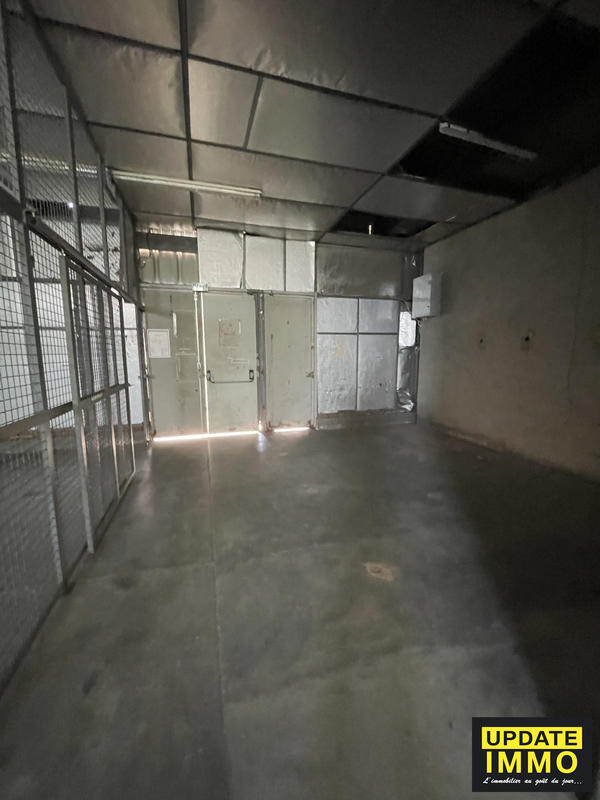 Entrepôt - 4 679 m²