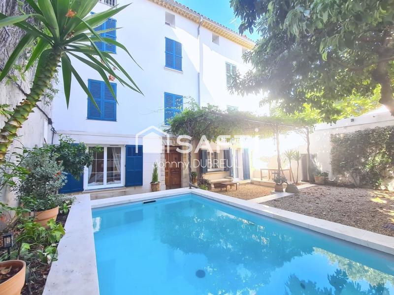 Maison de maîtres - 300 m² - 8 pièces